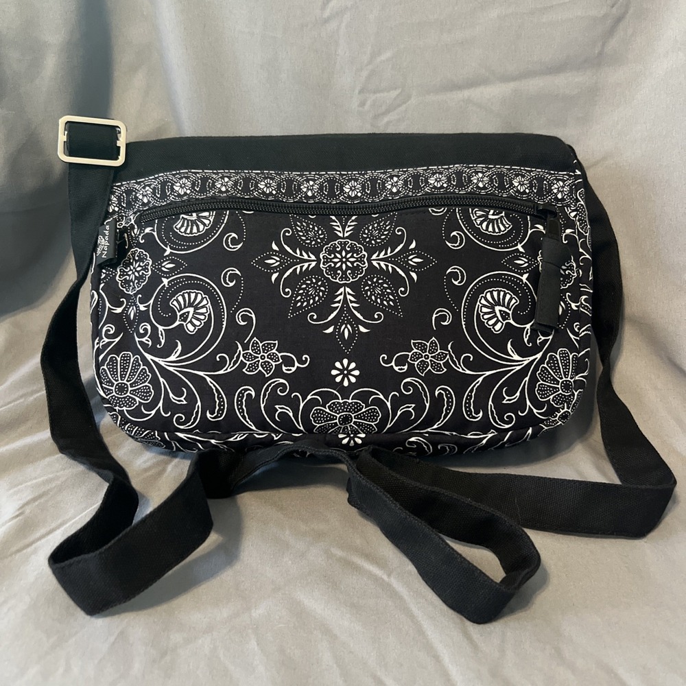 Napada Crossbody Paisley Black‎ White Zipper Purse EUC Hand made